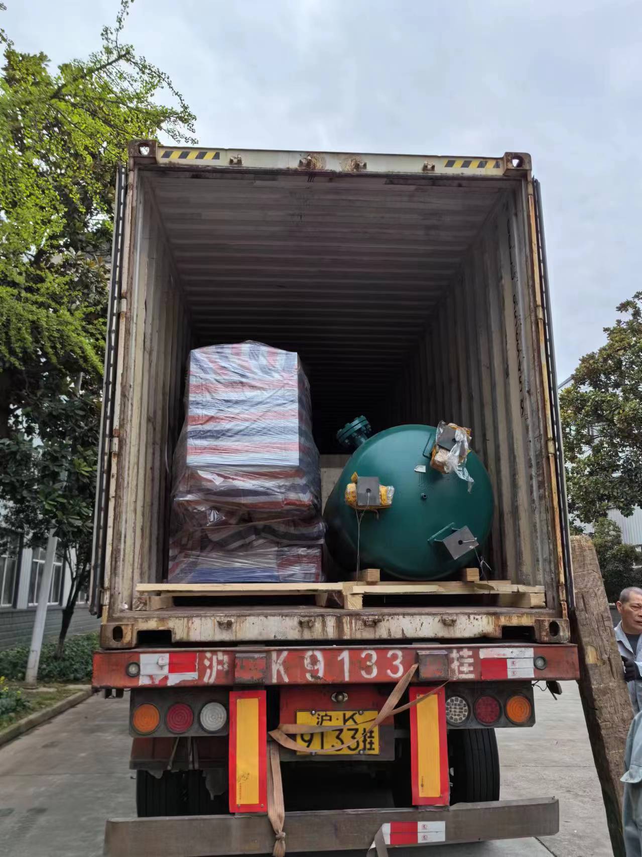 24頭熱灌裝飲料生產線 24頭熱灌裝飲料生產線